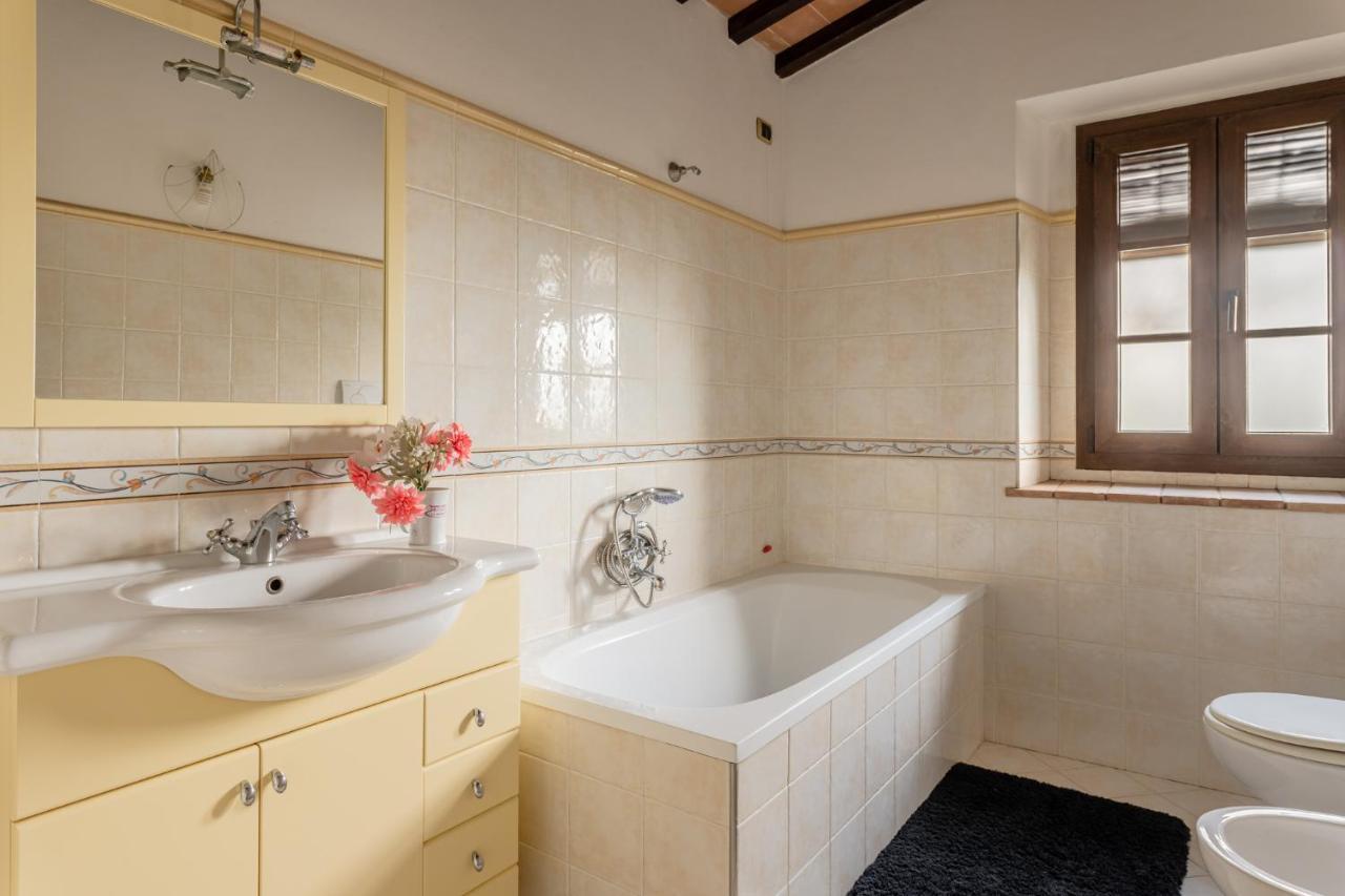 Casa Vecchia Rooms And Parking Gambassi Terme Dış mekan fotoğraf
